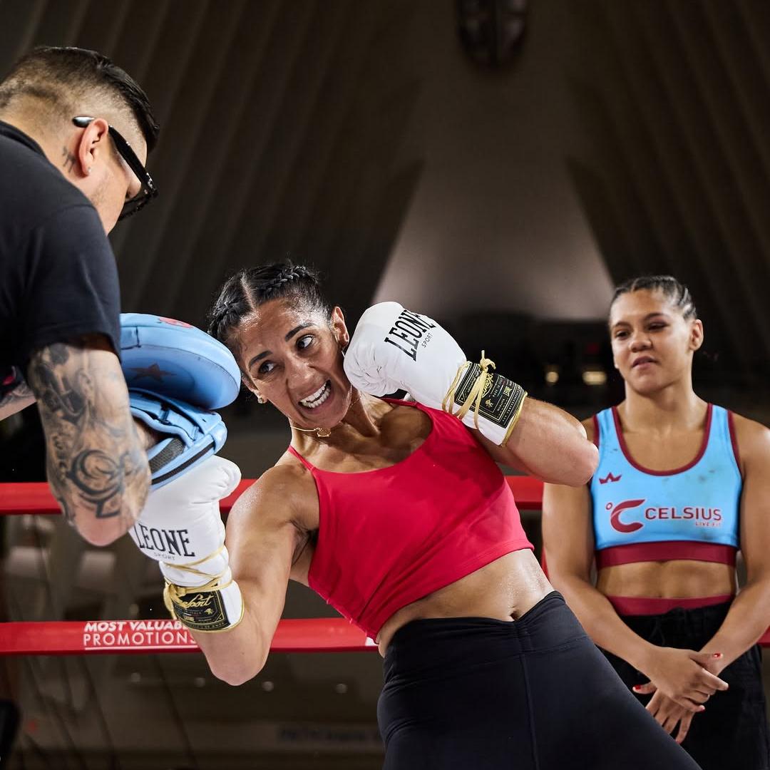 alt="Amanda Serrano wearing Leone Sport boxing gloves in Taylor vs Serrano III"