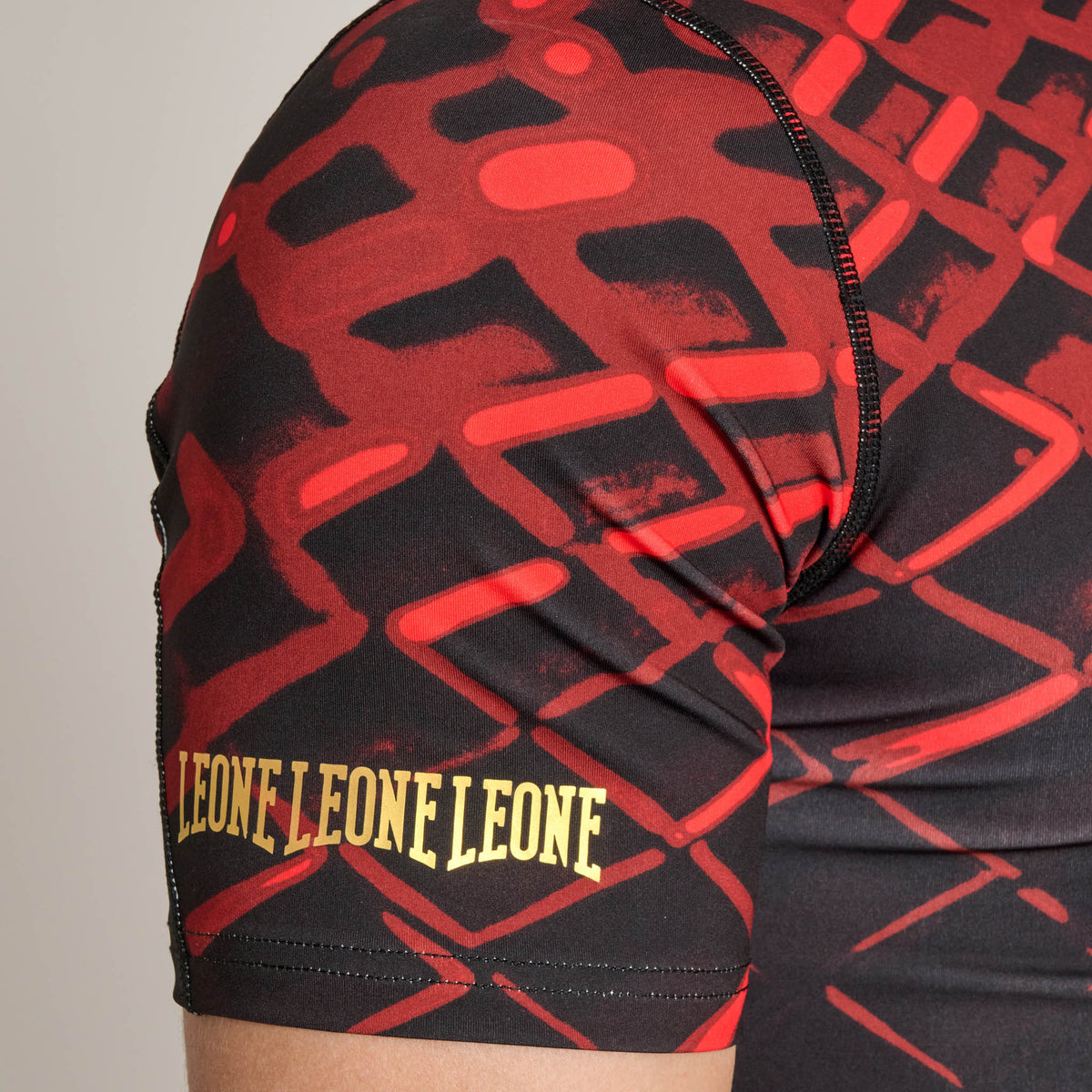 MMA CAGE MEN’S SHORT SLEEVE RASHGUARD