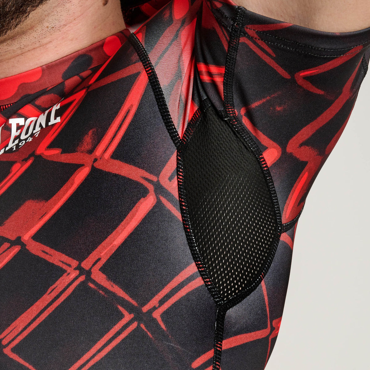 MMA CAGE MEN’S SHORT SLEEVE RASHGUARD