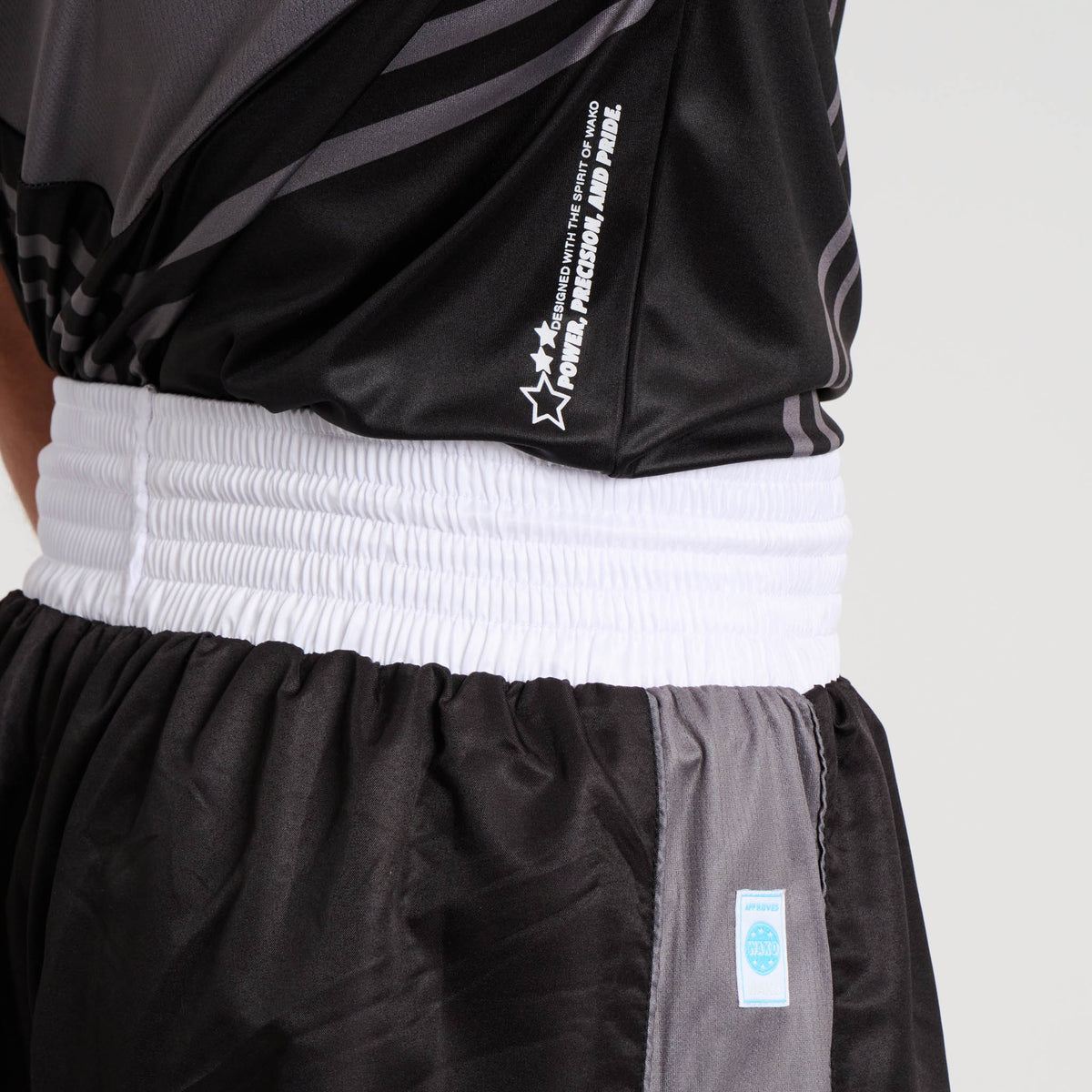 WAKO SLEEVELESS T-SHIRT