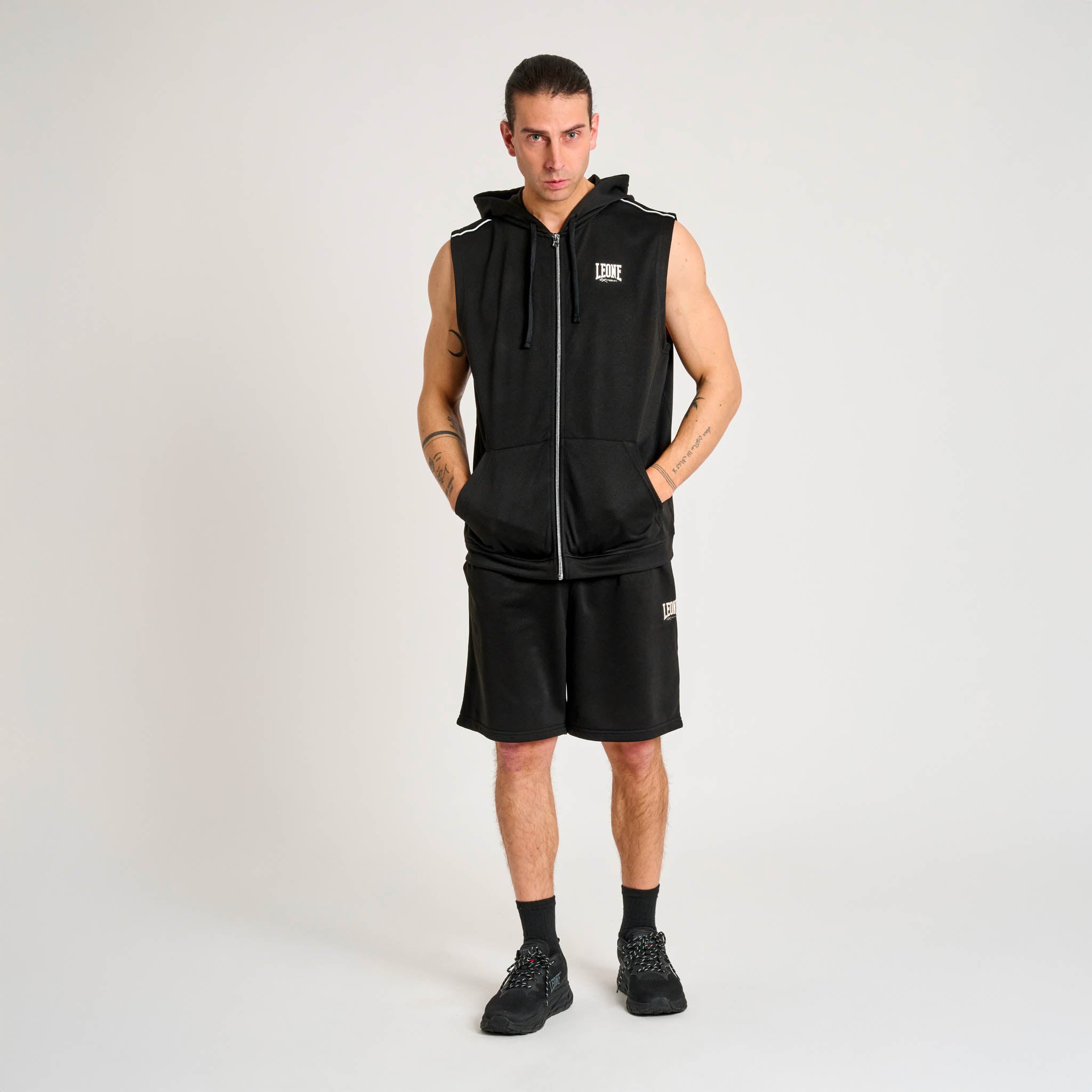 LIGHTWEIGHT CLASSIC HOODED SLEEVELESS SHIRT