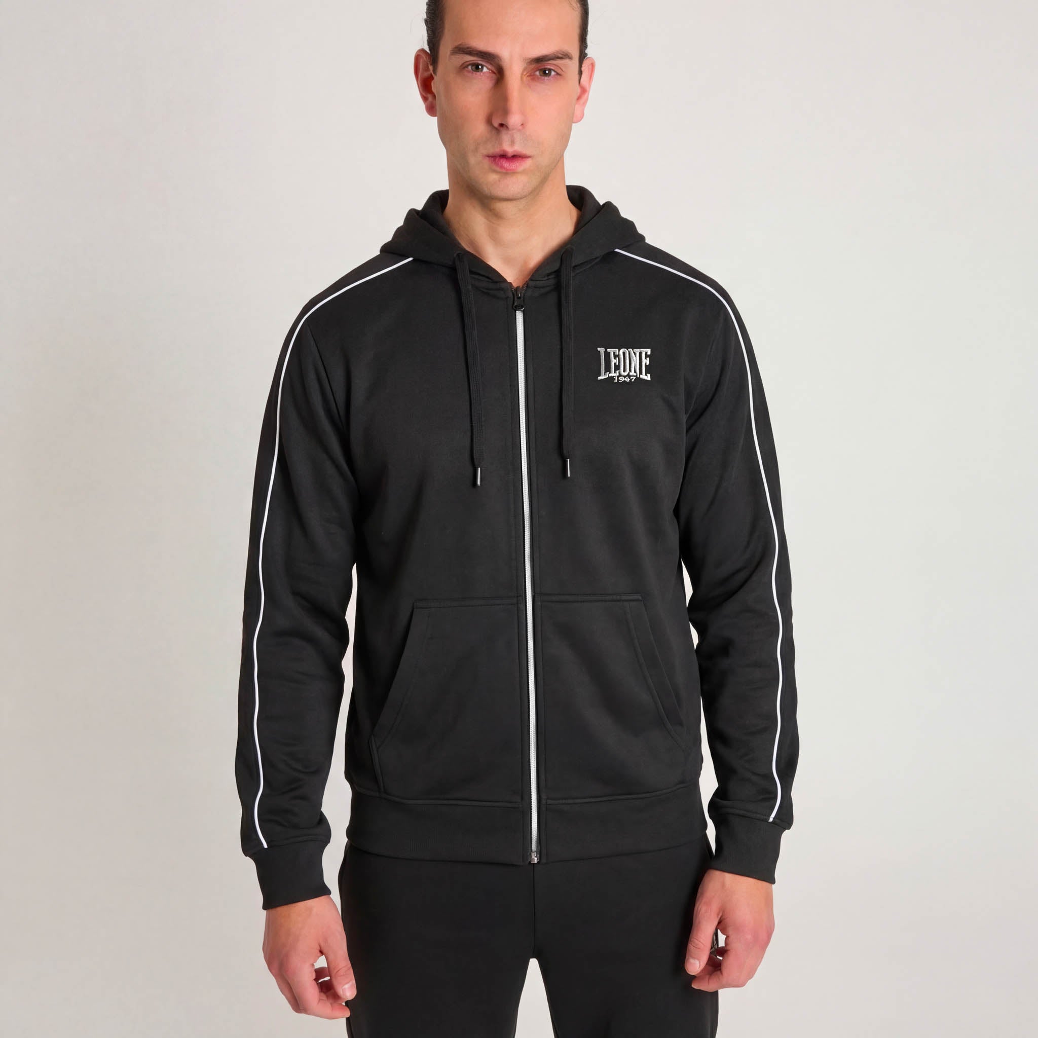 CLASSIC HOODED SWEATSHIRT