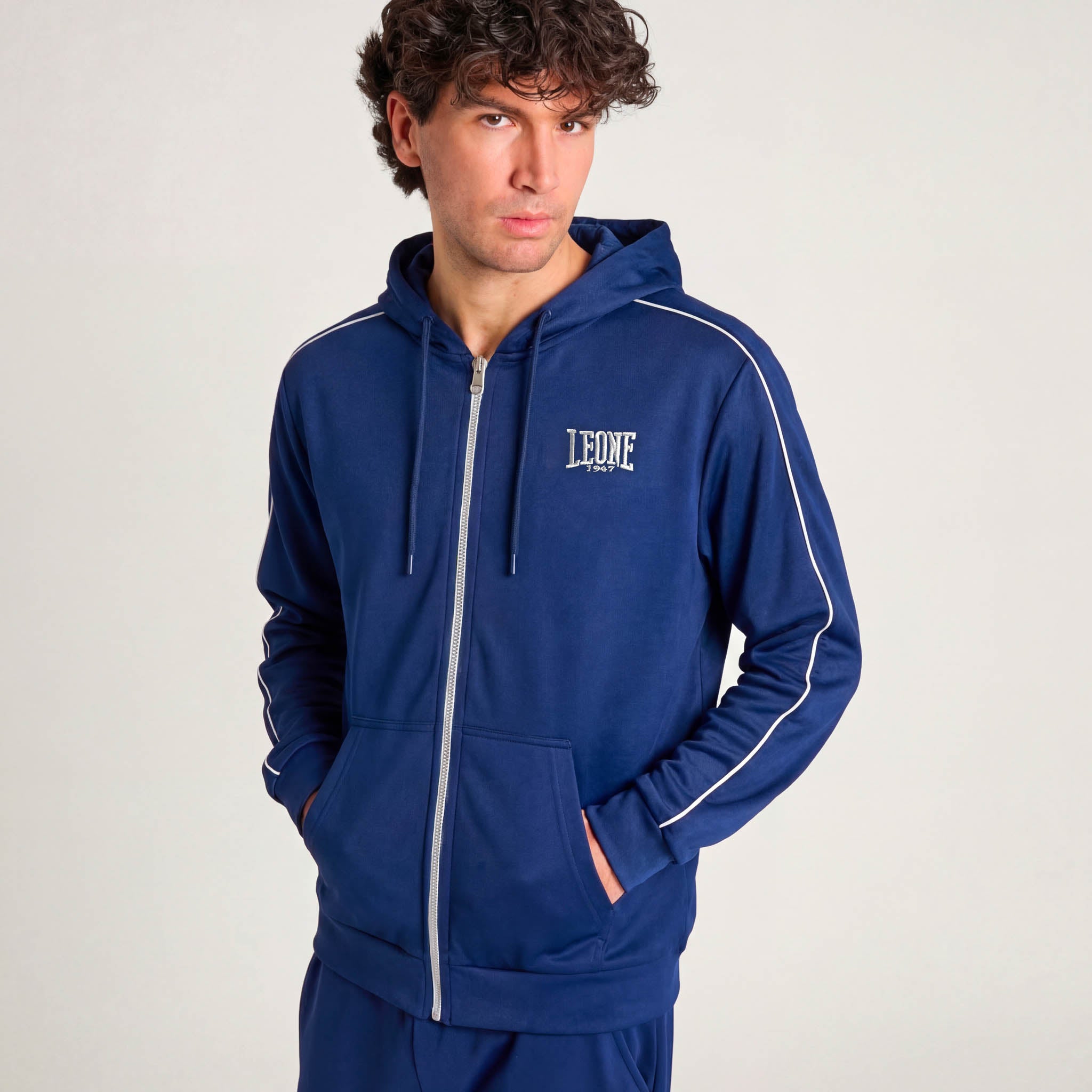 CLASSIC HOODED SWEATSHIRT