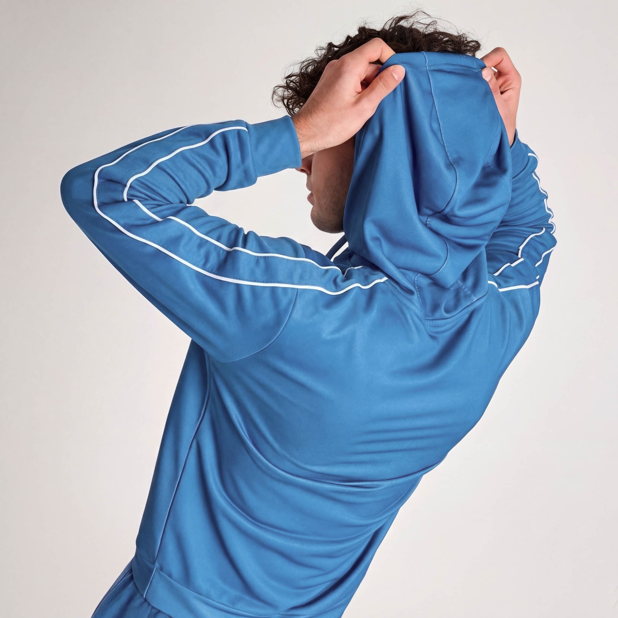 CLASSIC HOODED SWEATSHIRT