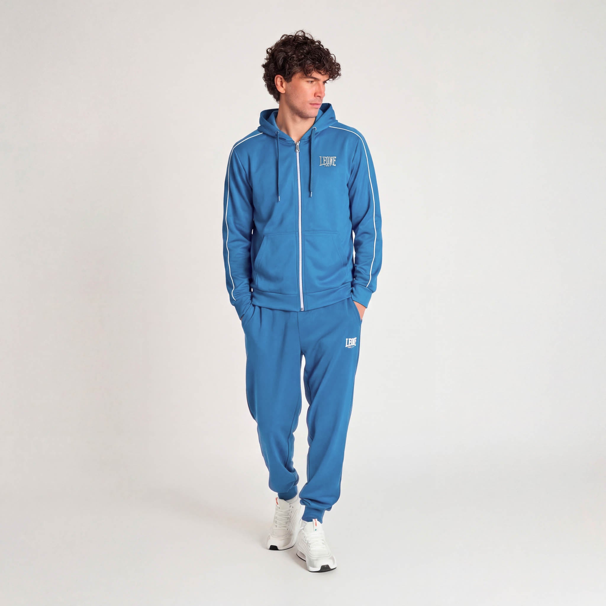 CLASSIC HOODED SWEATSHIRT