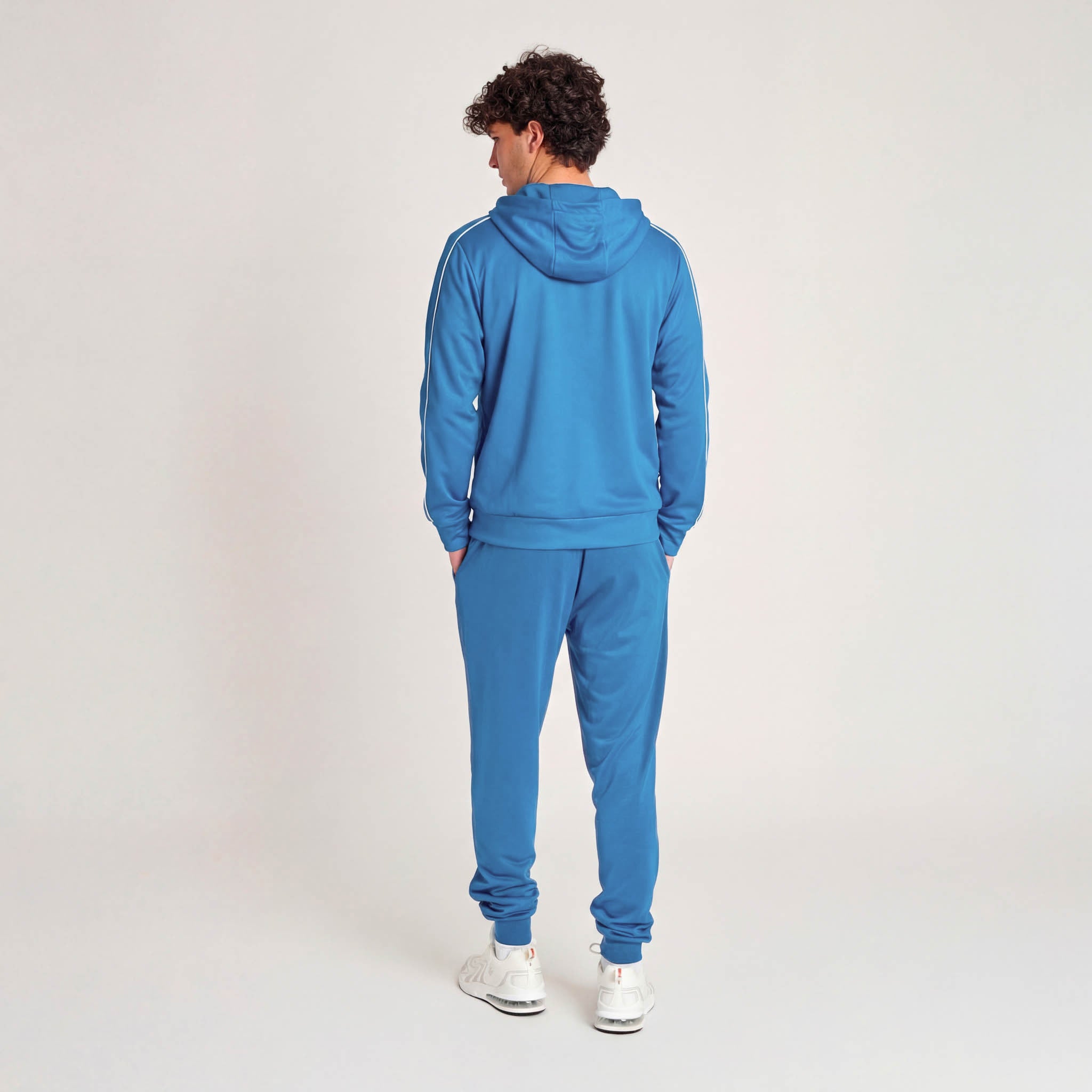 CLASSIC HOODED SWEATSHIRT