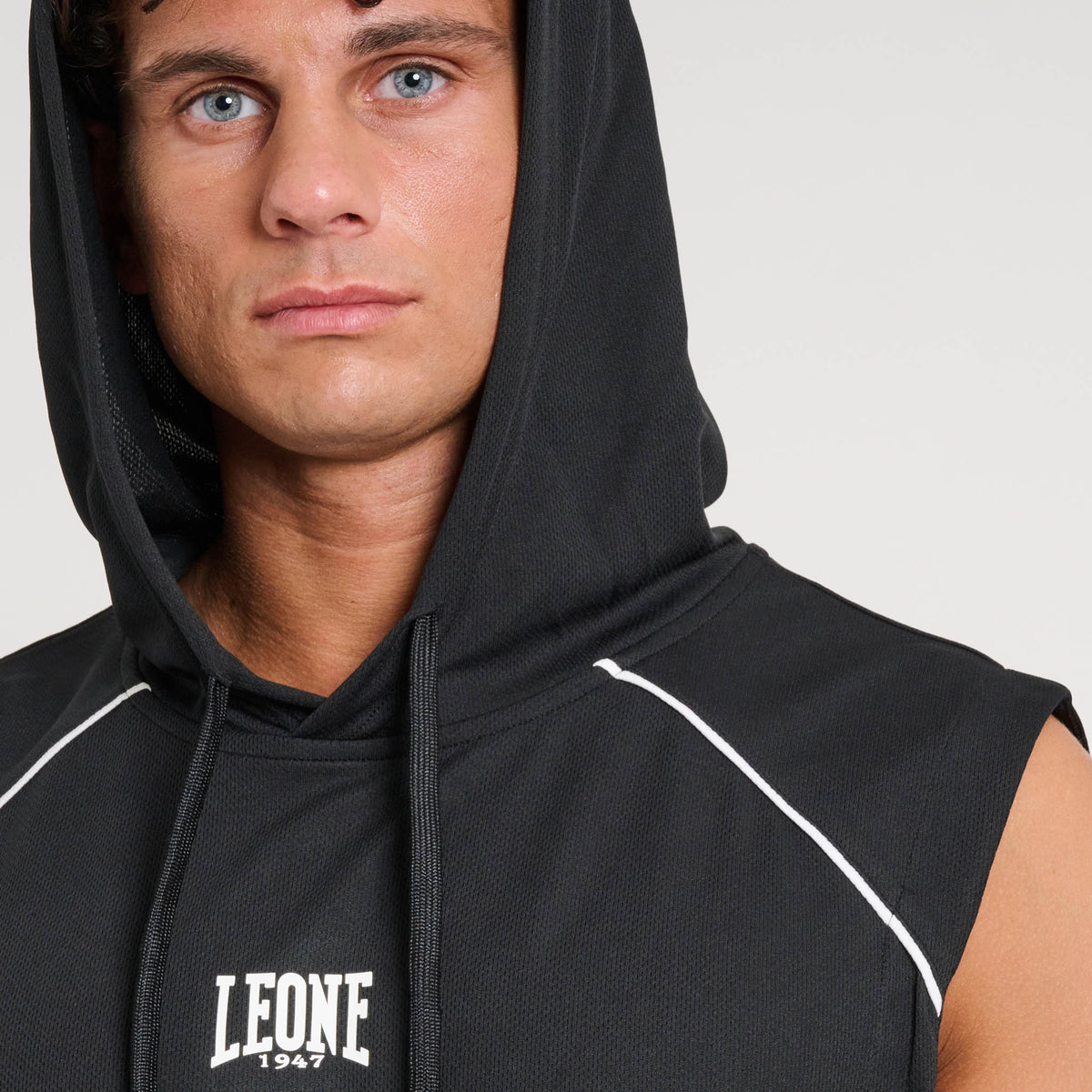 LOGO HOODED SLEEVELESS SHIRT