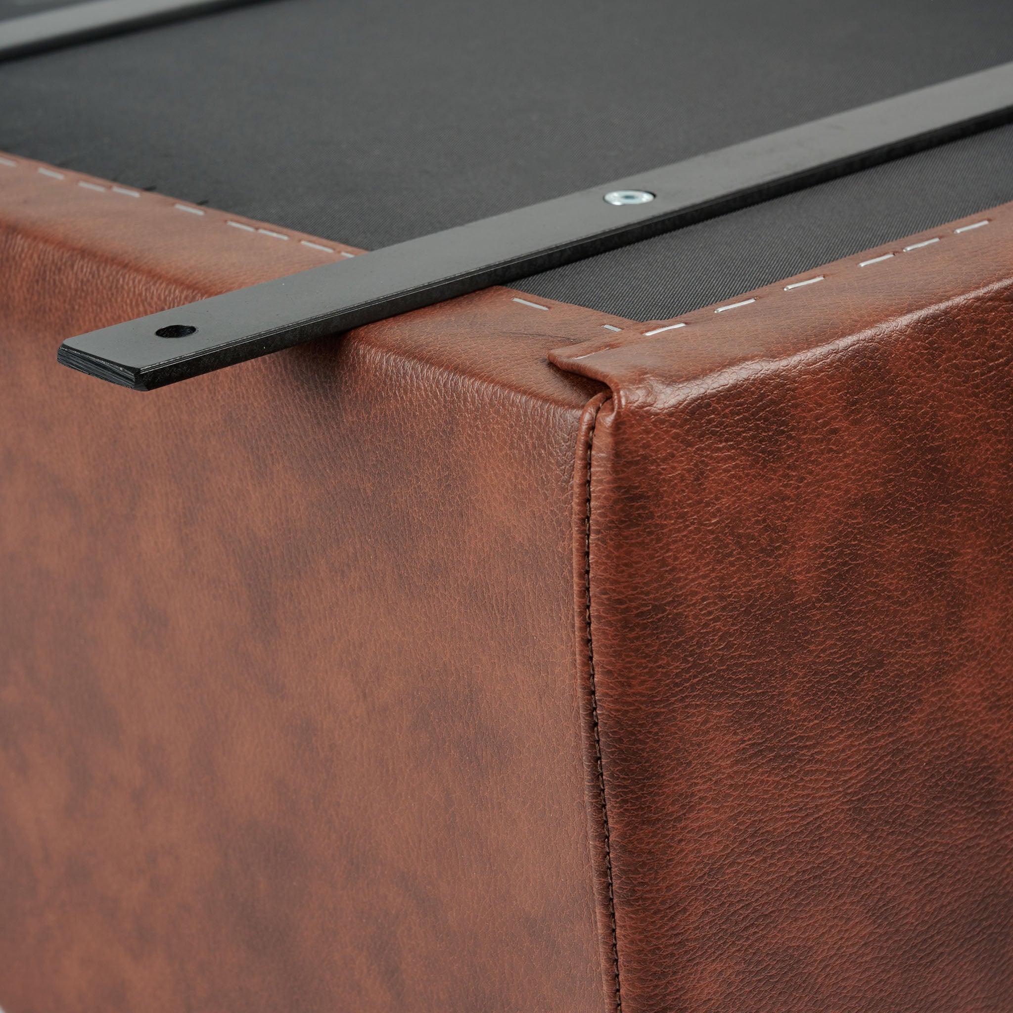 ATENA VINTAGE WALL MOUNT TRAINING BAG