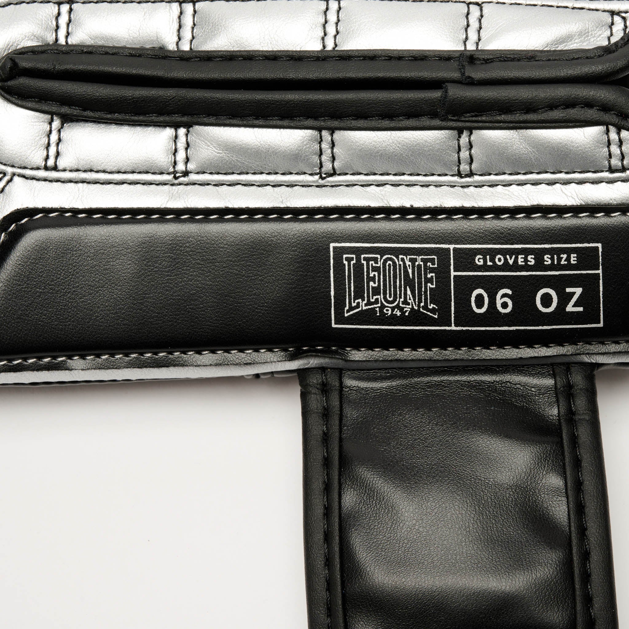 ICONIC BOXING GLOVES