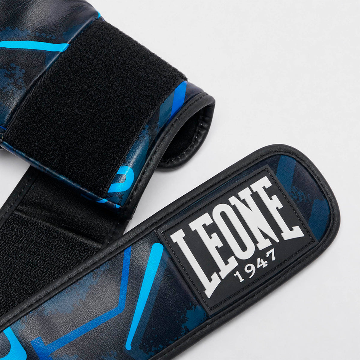 MMA GLOVES CAGE