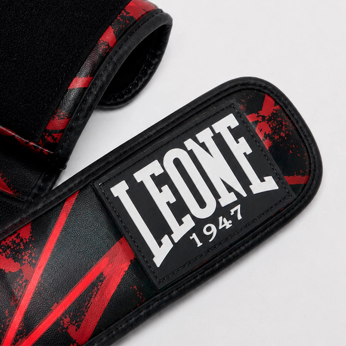 MMA GLOVES CAGE