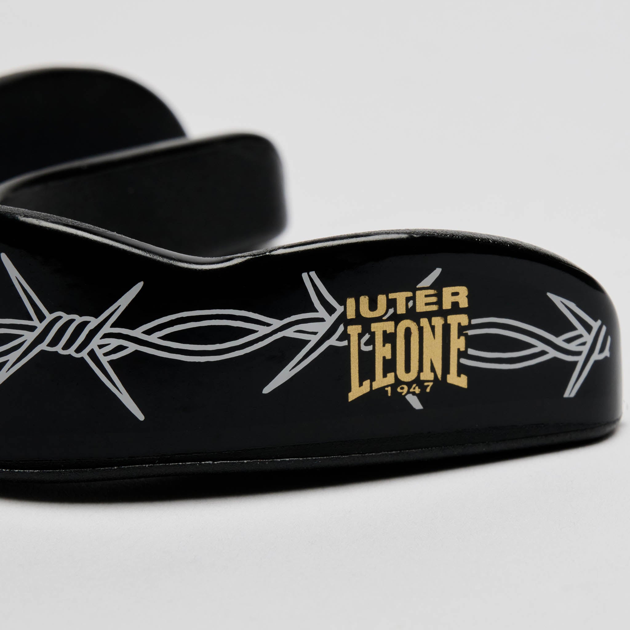 BARBEDWIRED MOUTHGUARD (IUTER)