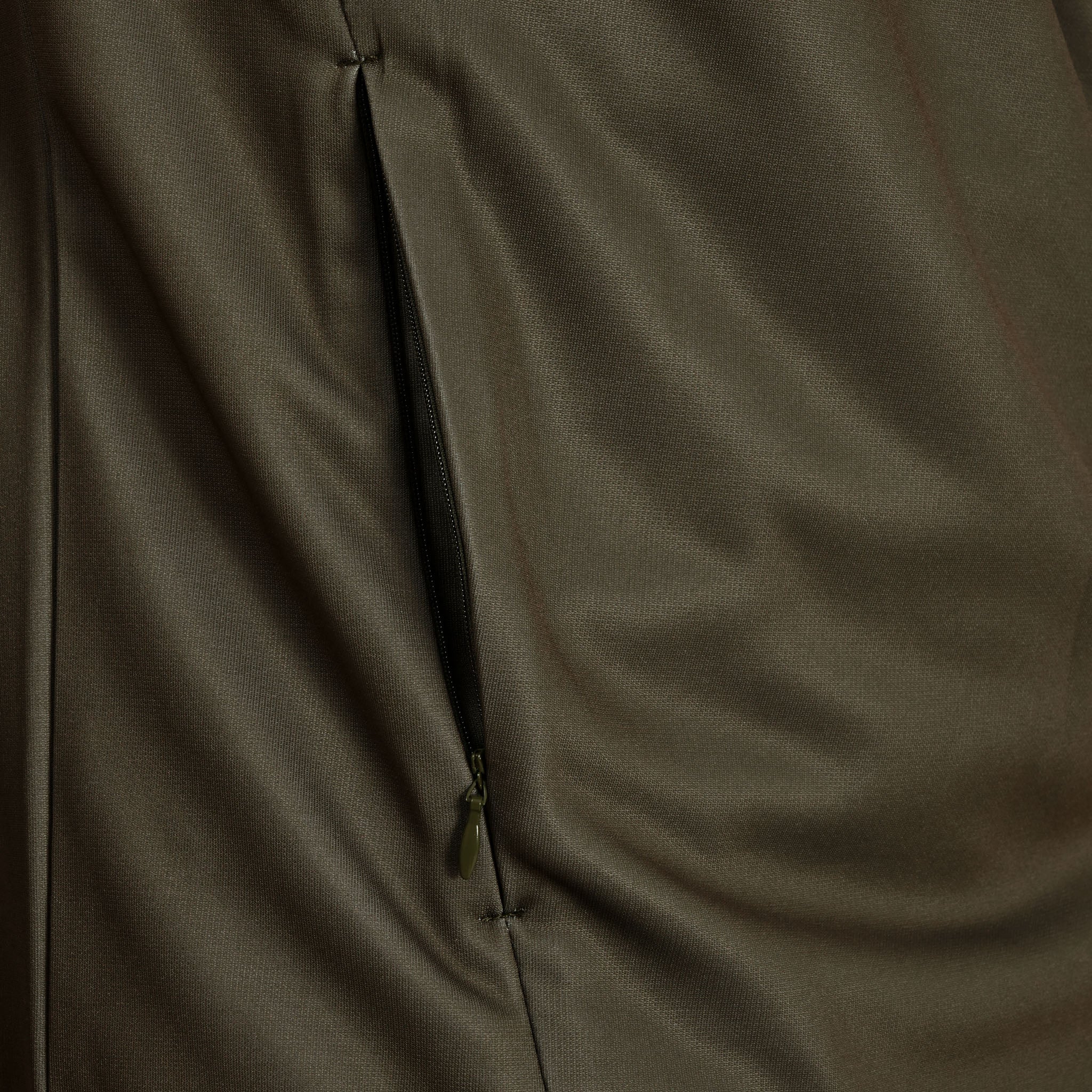 LOGO SLEEVELESS