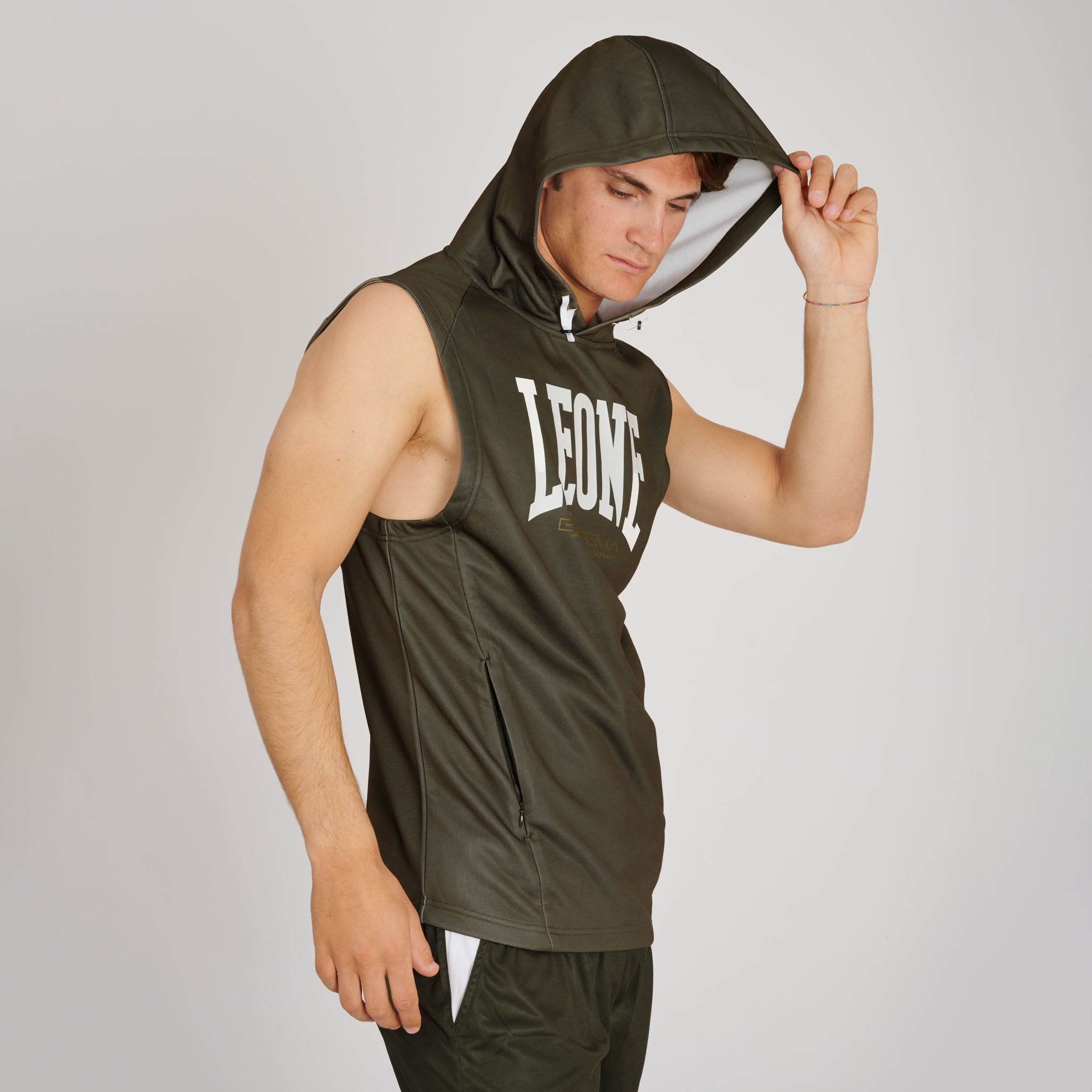 LOGO SLEEVELESS