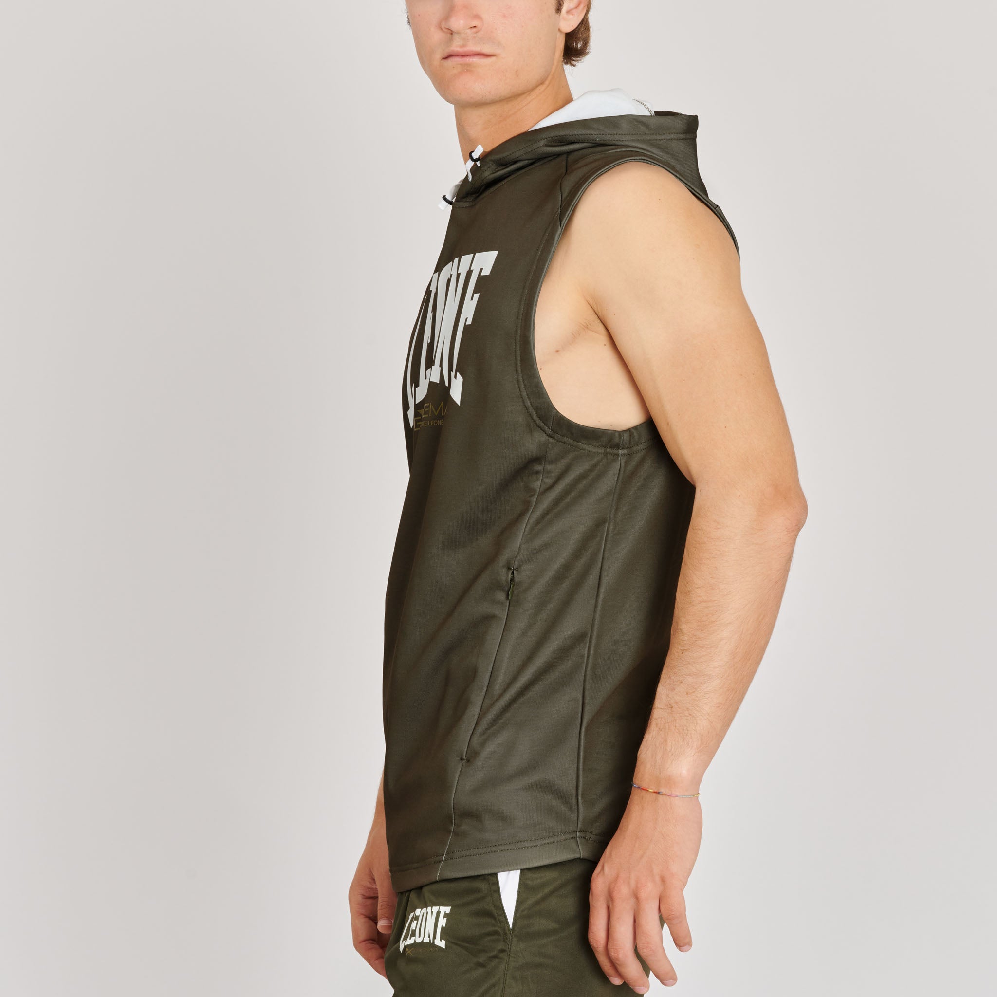 LOGO SLEEVELESS