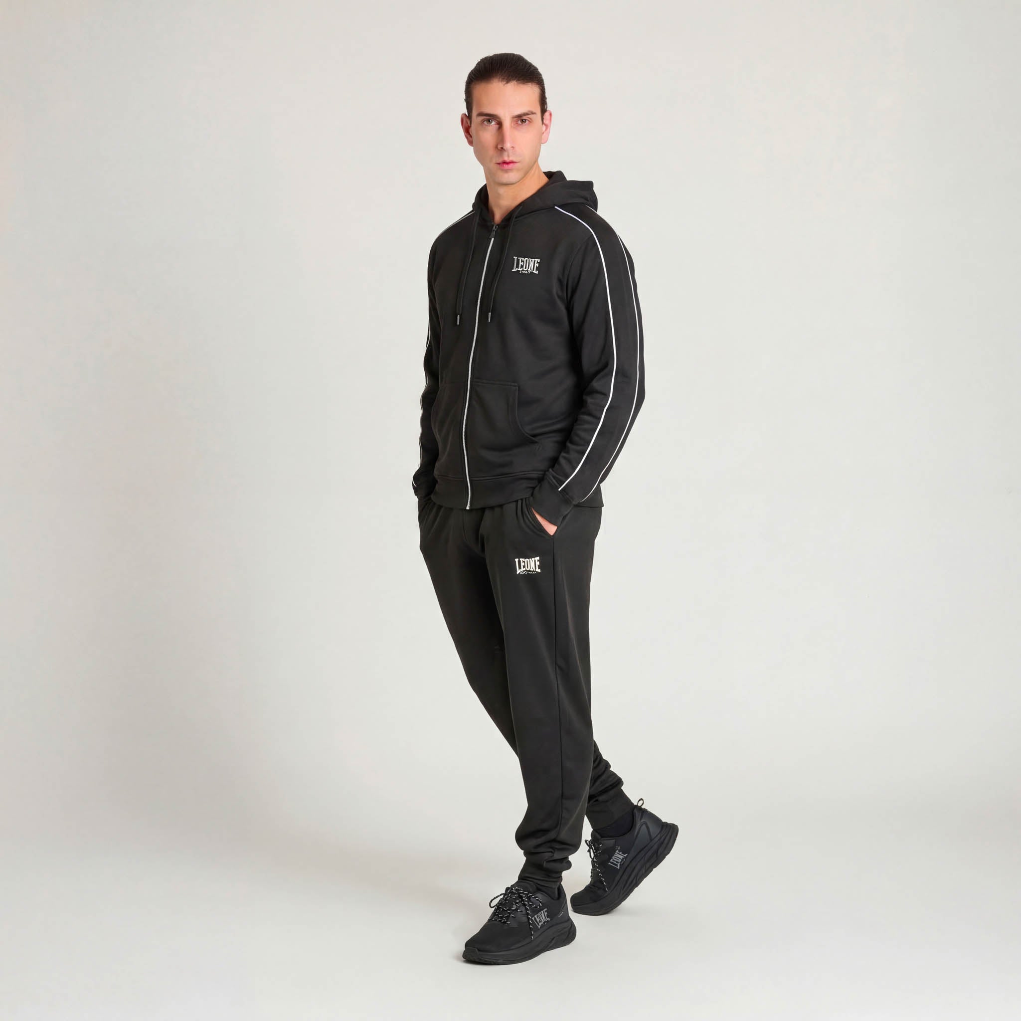 LIGHTWEIGHT CLASSIC HOODED SWEATSHIRT