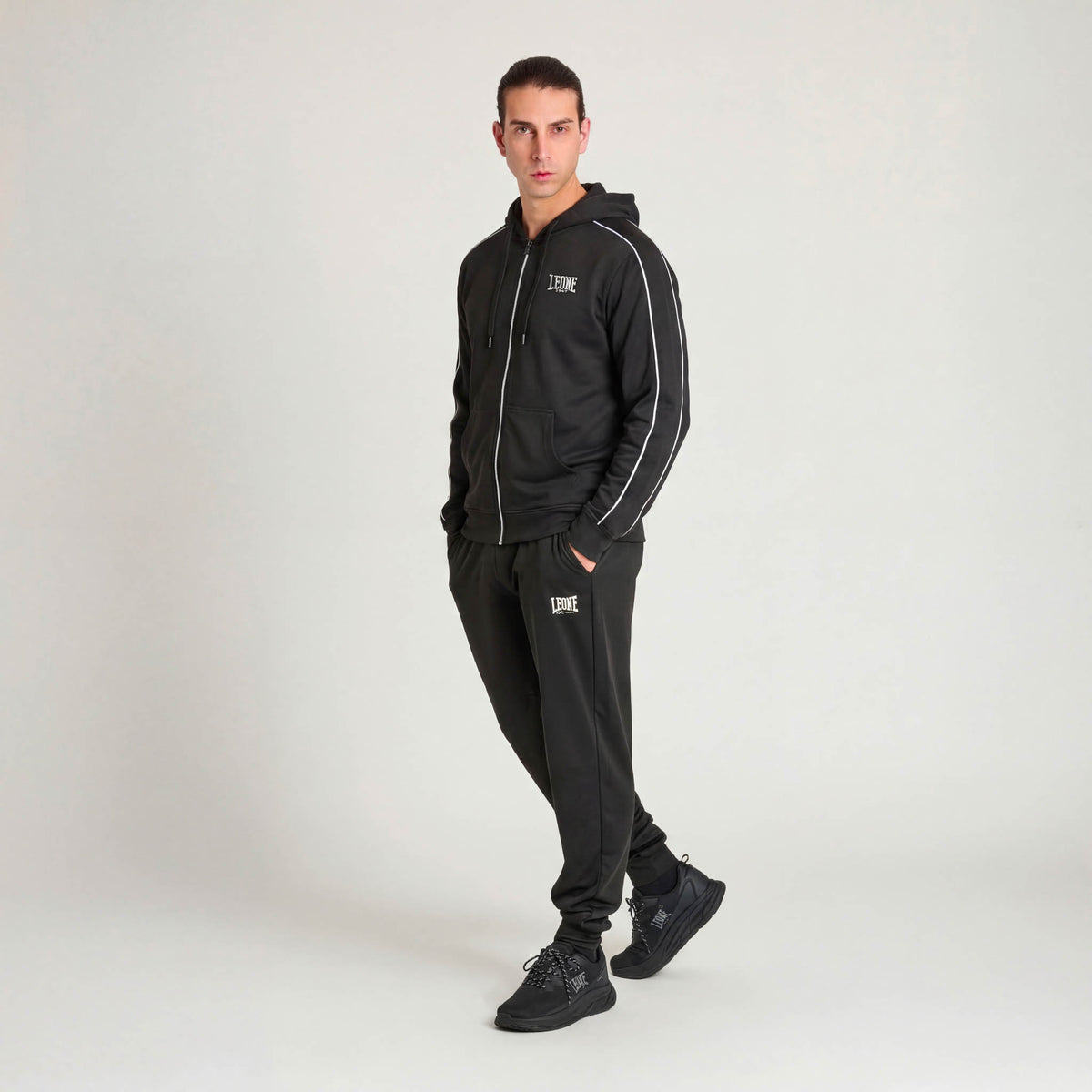 LIGHTWEIGHT CLASSIC HOODED SWEATSHIRT
