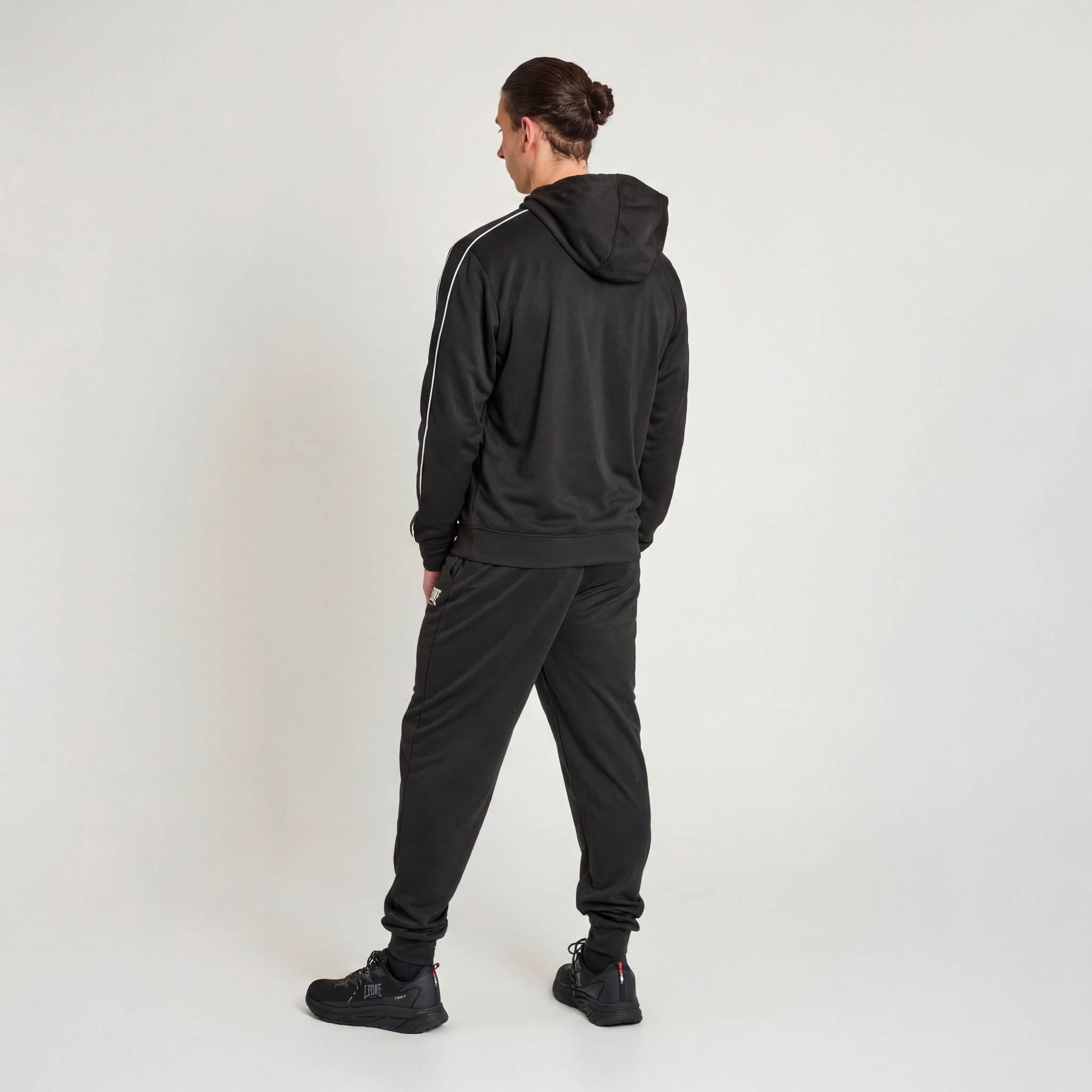 LIGHTWEIGHT CLASSIC HOODED SWEATSHIRT