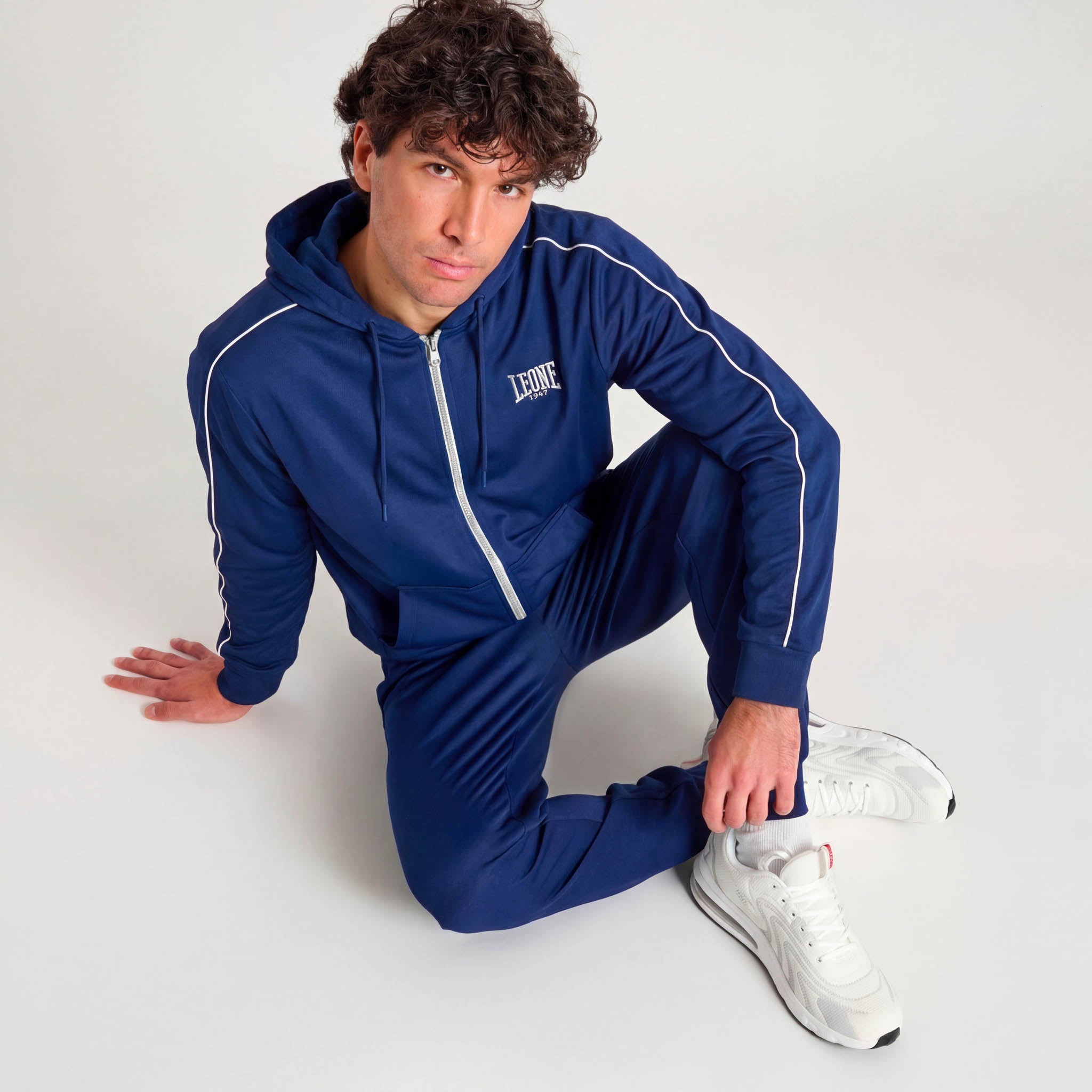 LIGHTWEIGHT CLASSIC HOODED SWEATSHIRT