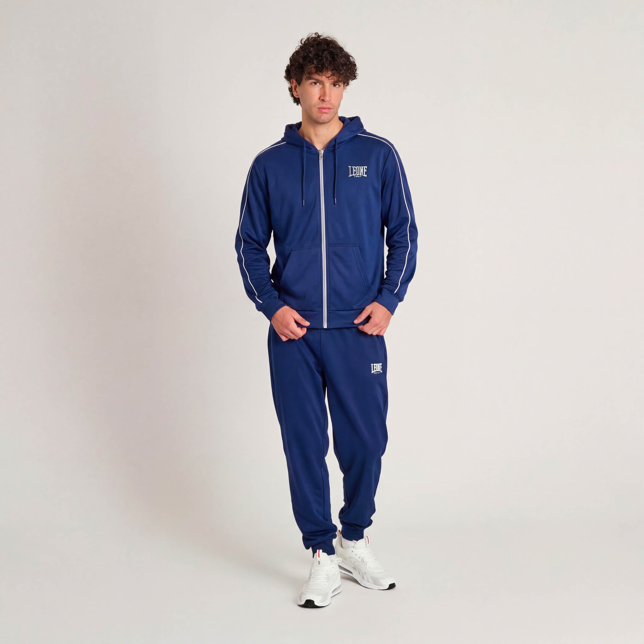 LIGHTWEIGHT CLASSIC HOODED SWEATSHIRT