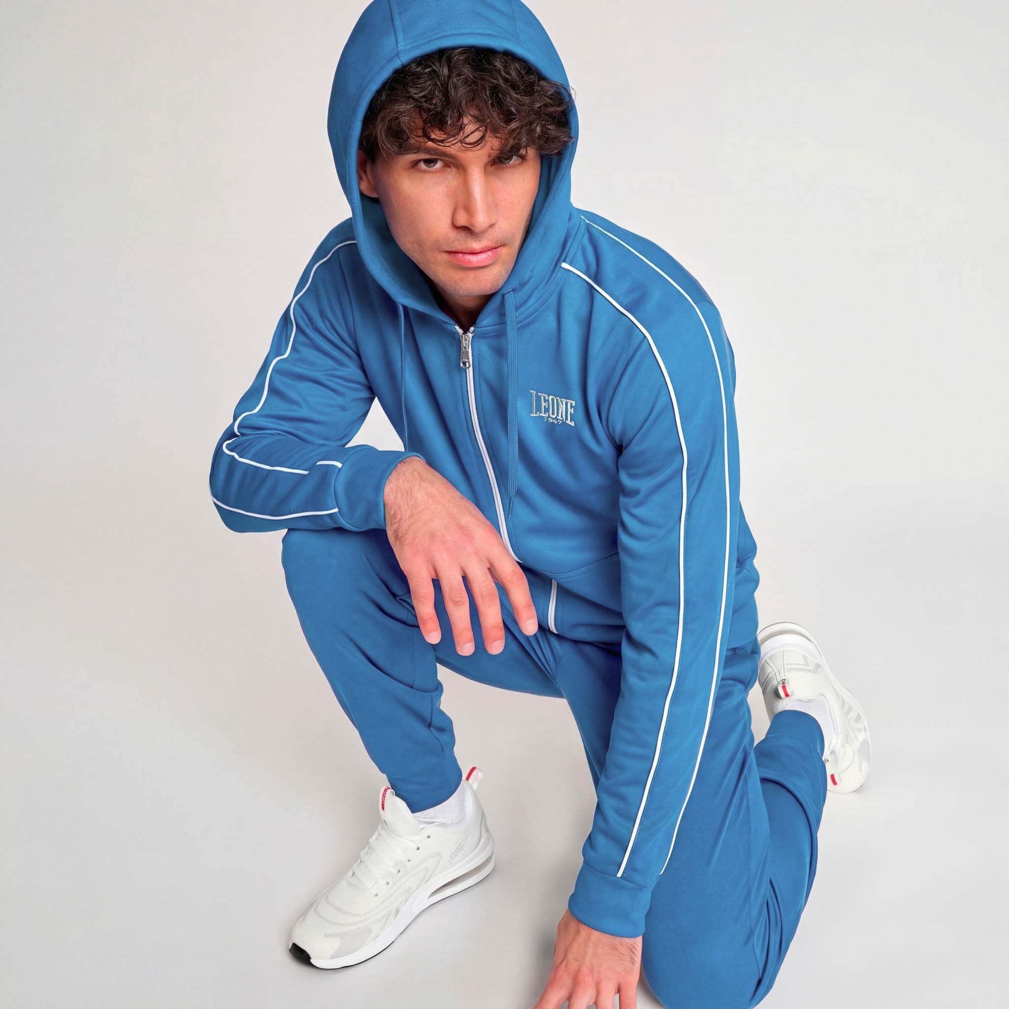 CLASSIC HOODED SWEATSHIRT