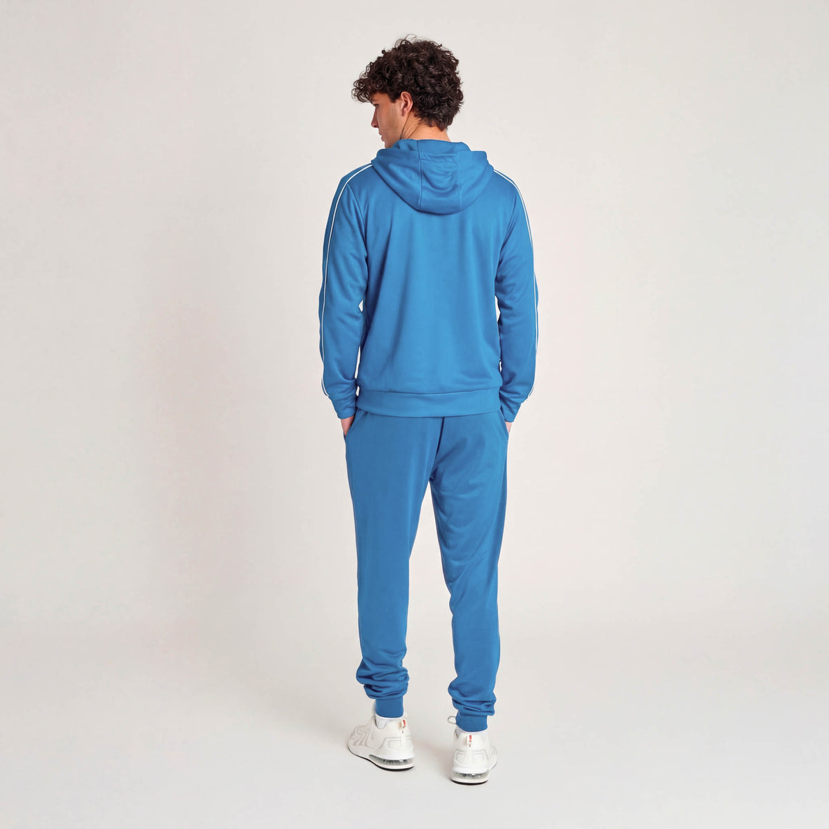 LIGHTWEIGHT CLASSIC HOODED SWEATSHIRT