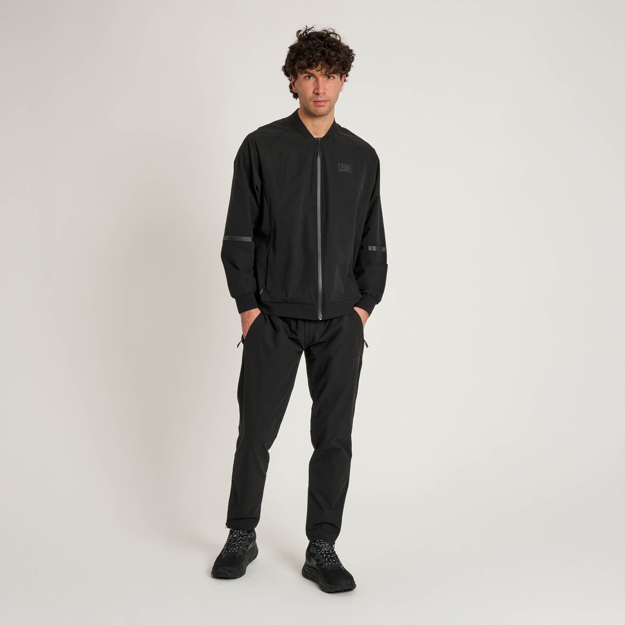 LIGHTWEIGHT BLACK LION SWEATSHIRT