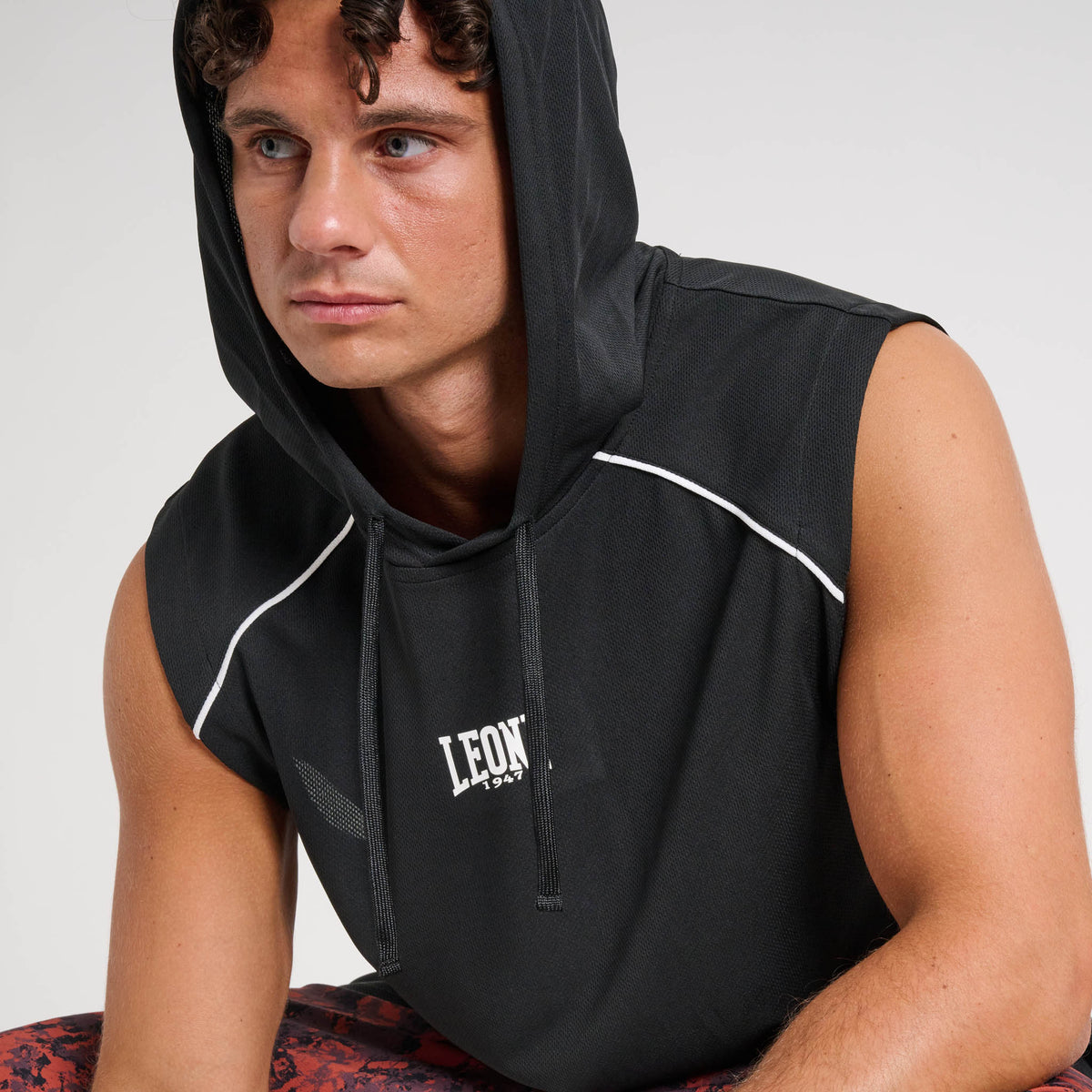 LOGO HOODED SLEEVELESS SHIRT