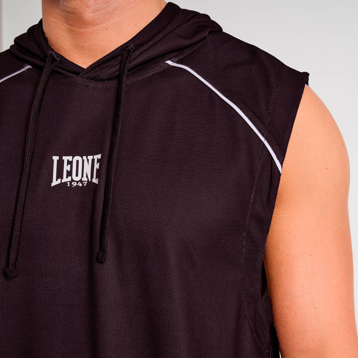 LOGO HOODED SLEEVELESS SHIRT