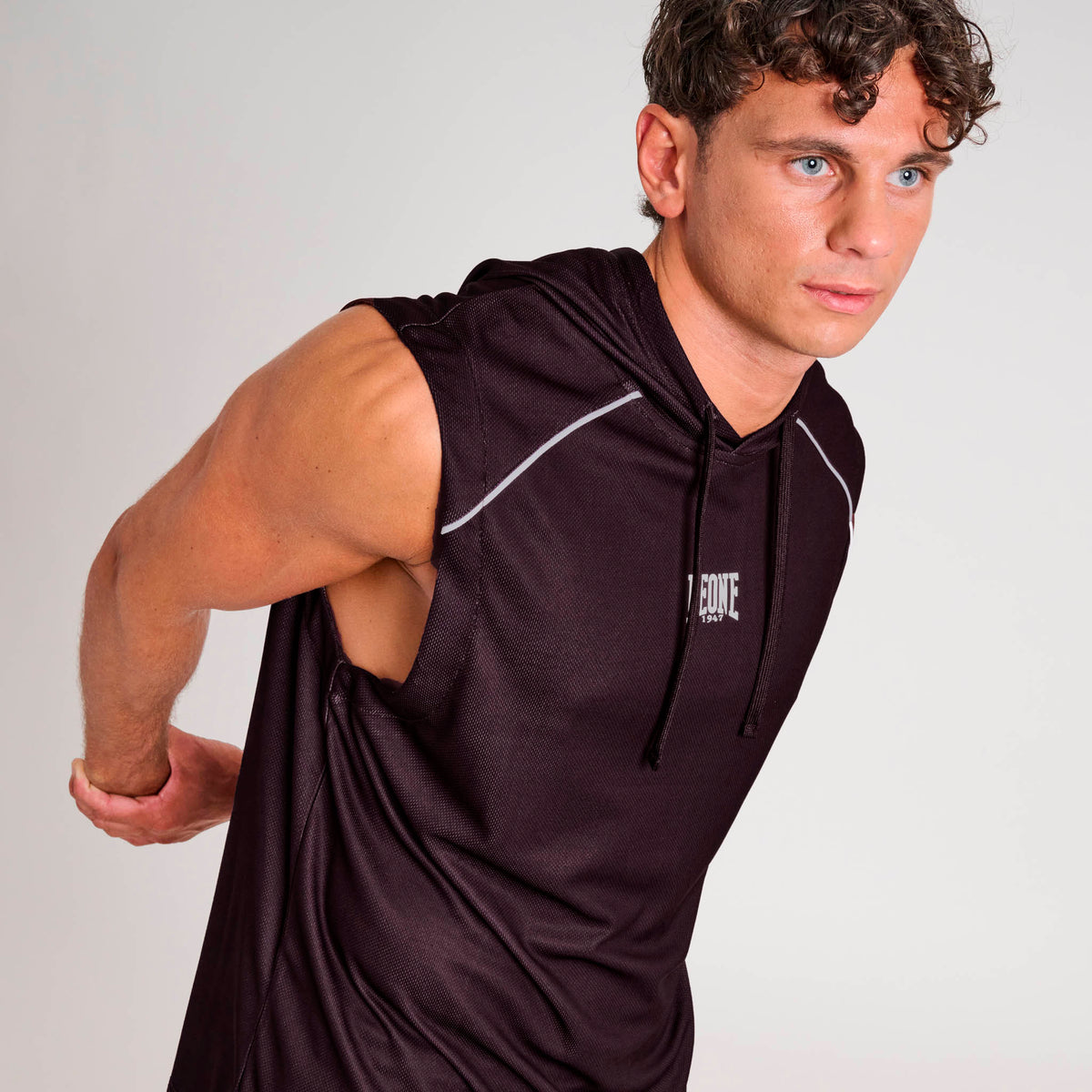 LOGO HOODED SLEEVELESS SHIRT