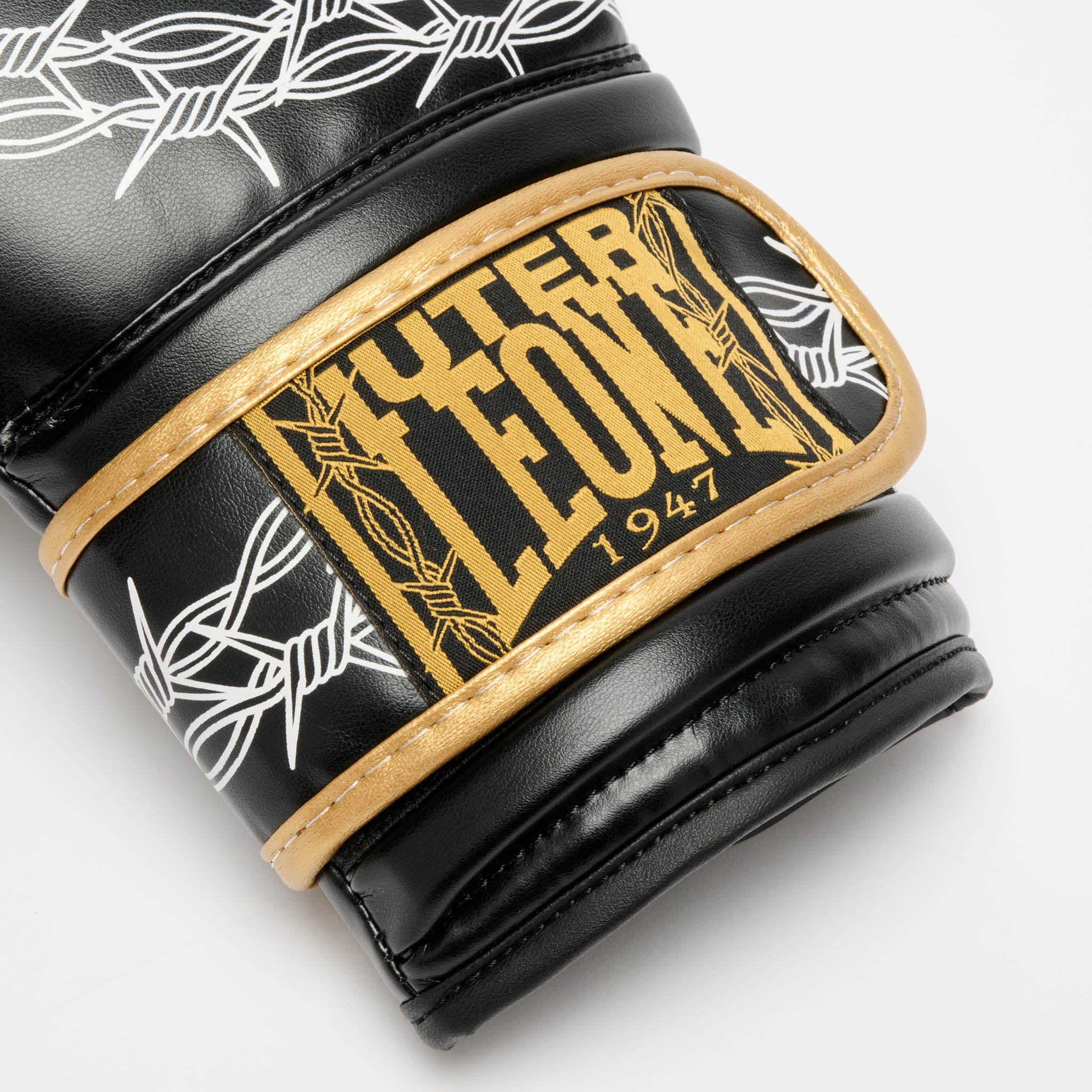 BARBEDWIRED BOXING GLOVES (IUTER)