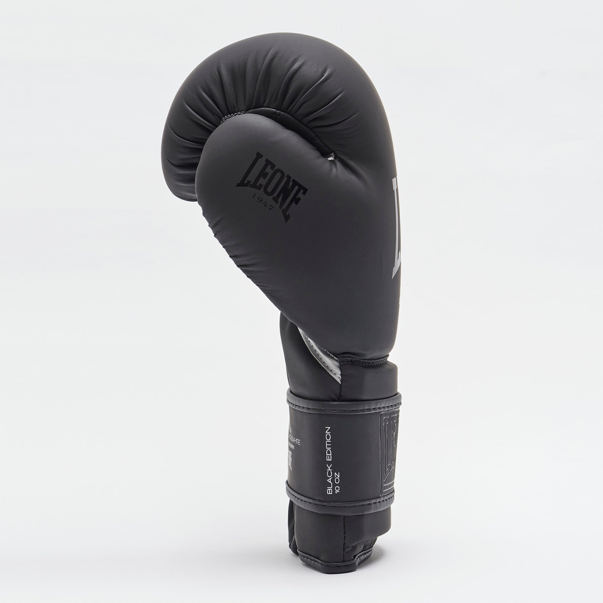 BLACK&amp;WHITE BOXING GLOVES