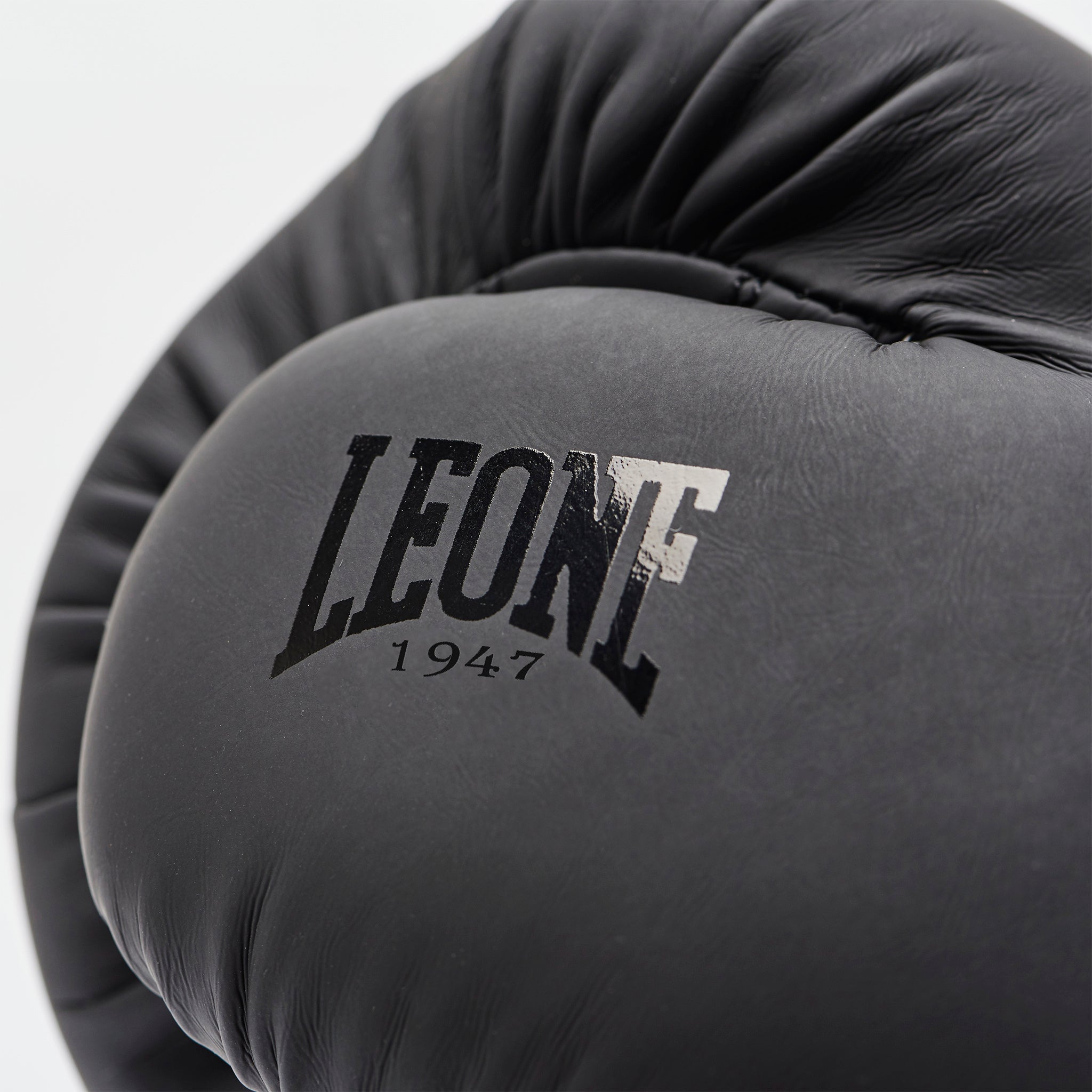 BLACK&amp;WHITE BOXING GLOVES