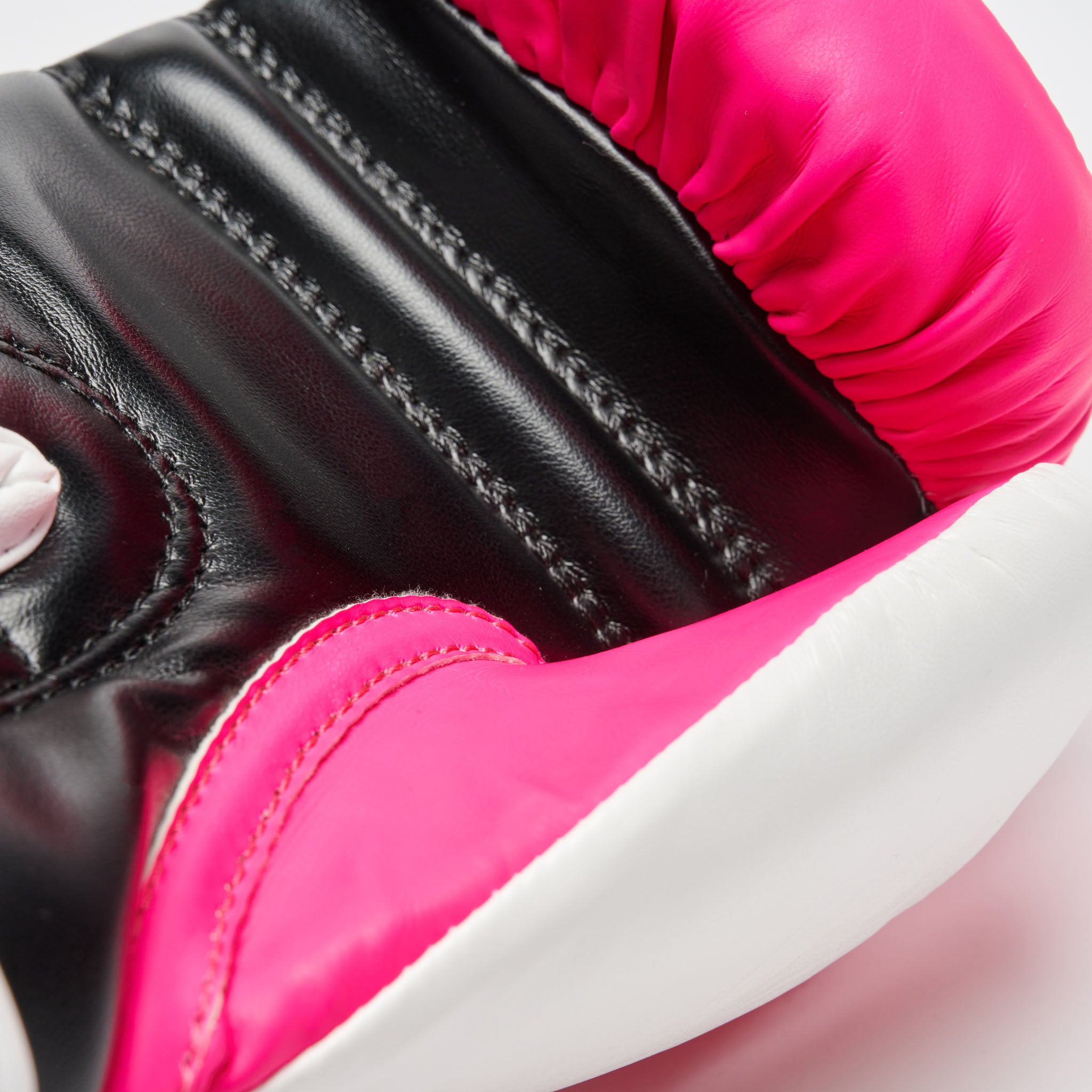 BOXING GLOVES LOGO WACS