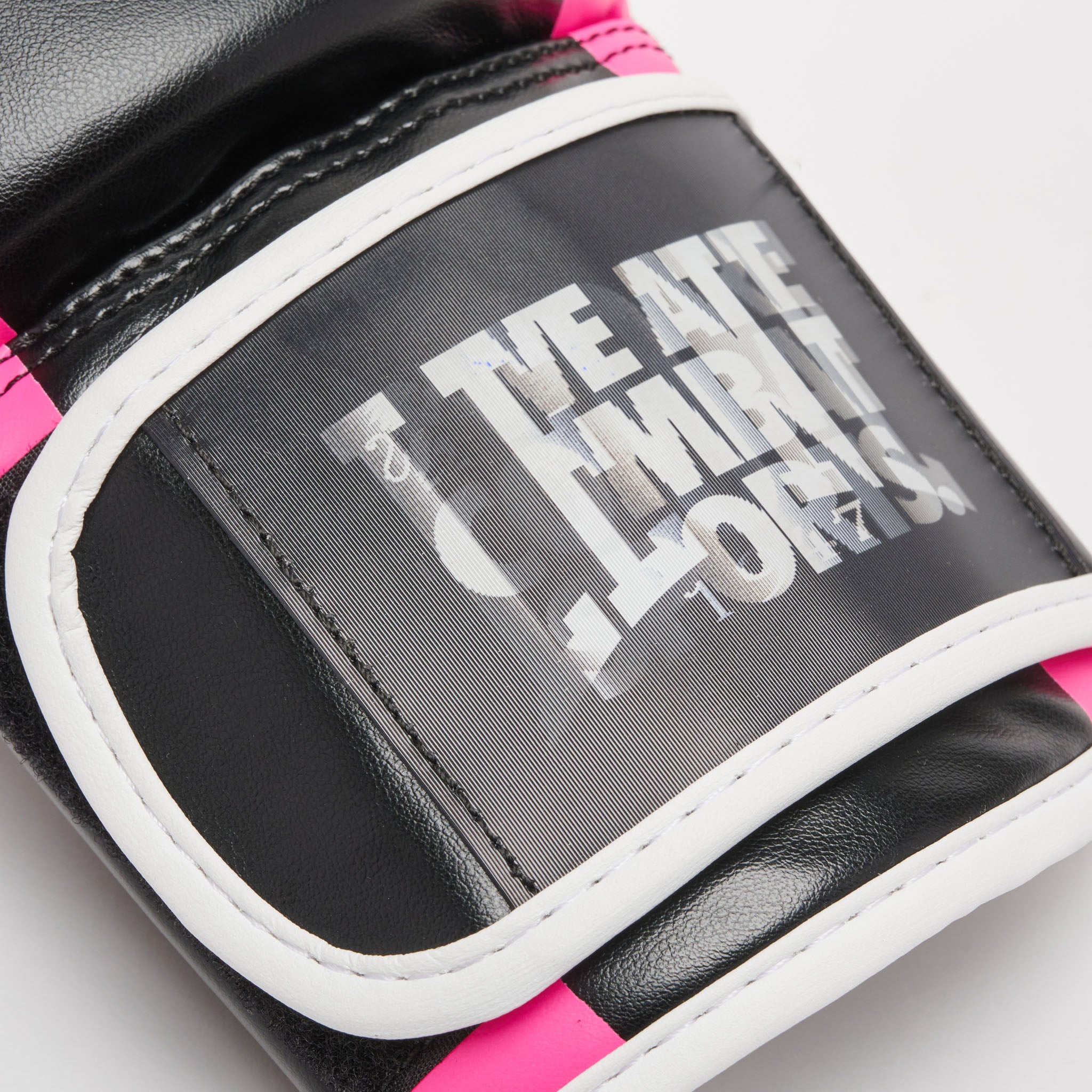 BOXING GLOVES LOGO WACS
